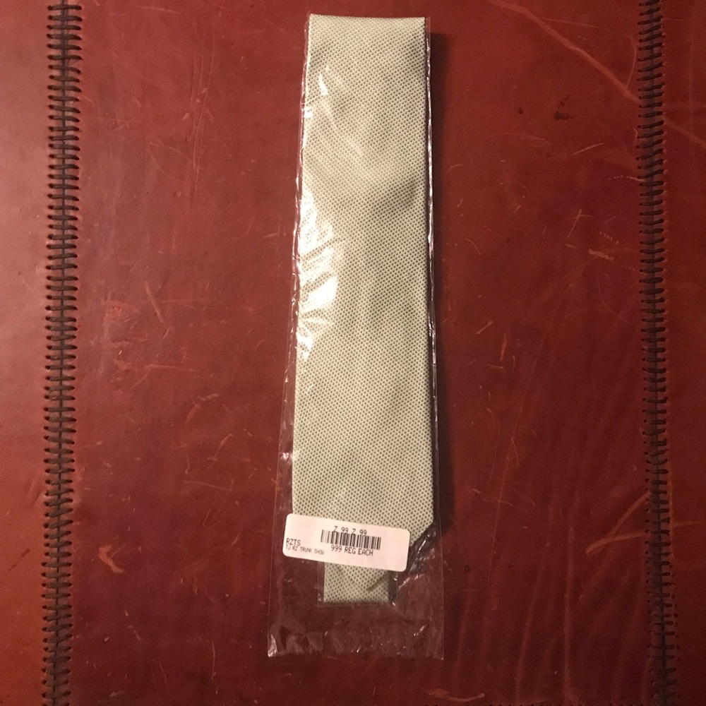 New TOM JAMES Lt GREEN Tie